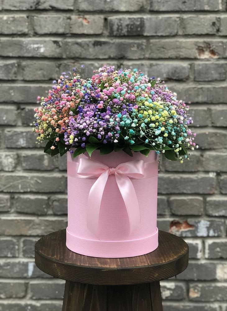 Цветочная композиция из Гипсофила и Розы в шляпной коробке в Володино