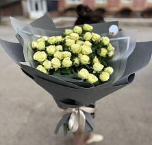 Букет Белые кустовые розы Солинеро в Володино