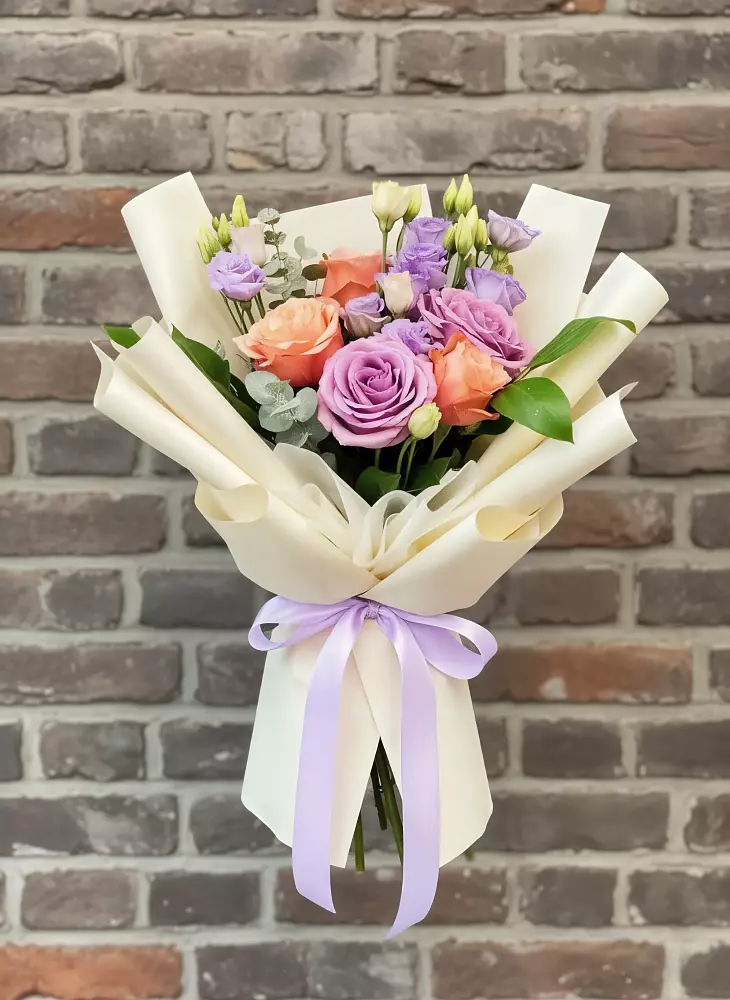 Букет цветов из: Лизиантусы и Розы в Володино