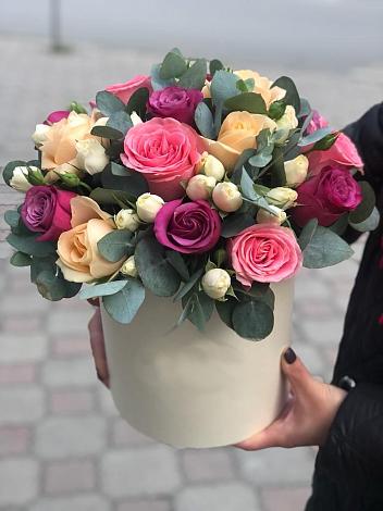 Цветочная композиция из Розы в шляпной коробке в Володино