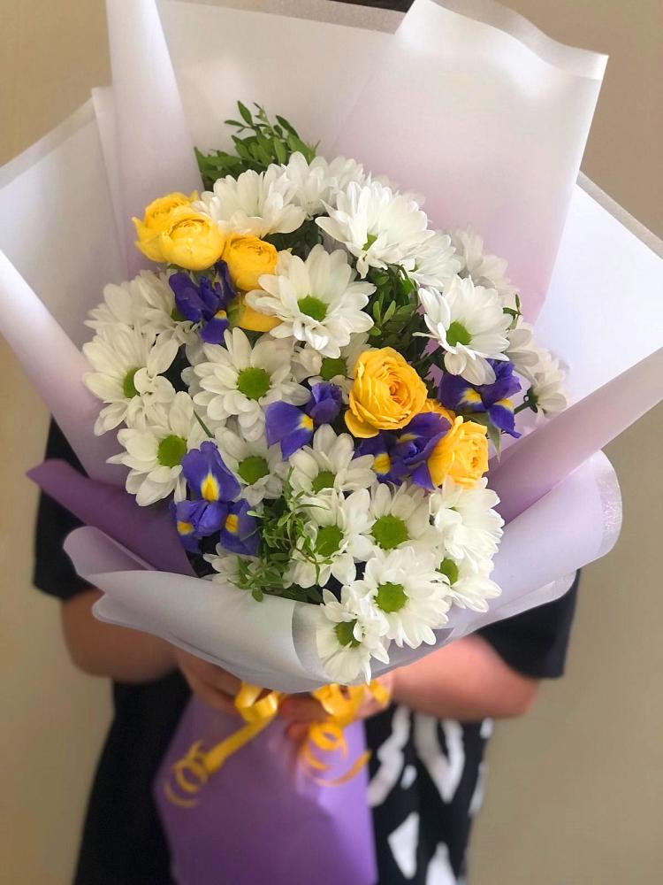 Букет цветов из: Ирисы, Хризантемы и Розы в Володино