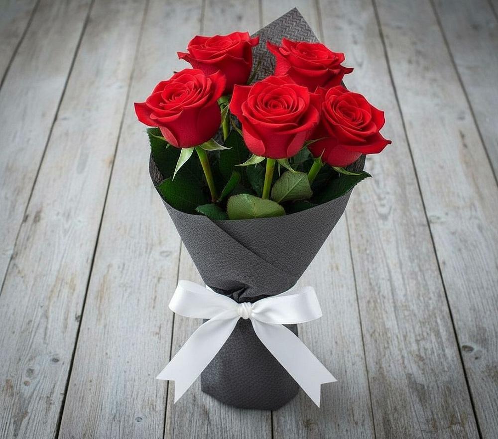 Букет 5 Красных роз Эдлесс Лав в Володино