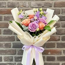 Букет цветов из:  Лизиантусы и Розы в Володино