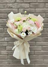 Букет цветов из:  Гвоздики, Розы, Лизиантусы и Хризантемы #REPLACE_PRED# Володино