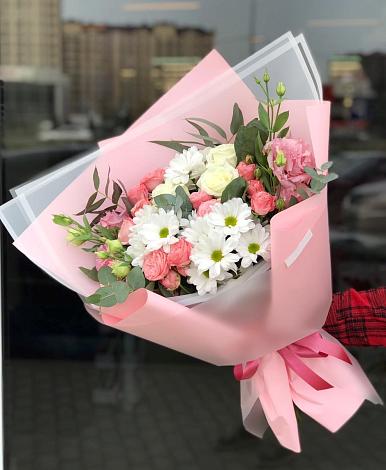 Букет цветов из: Розы, Лизиантусы и Хризантемы в Володино