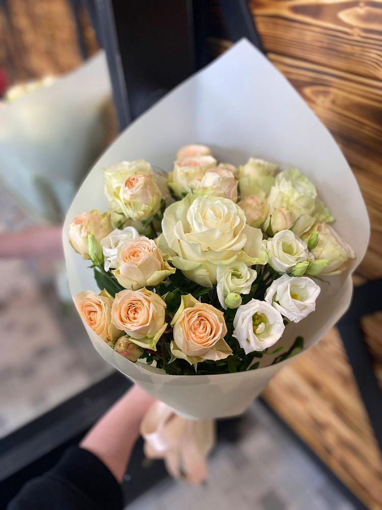 Букет цветов из: Розы и Лизиантусы в Володино